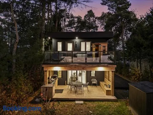 Luxury Lakefront with Sauna & EV - Image 1
