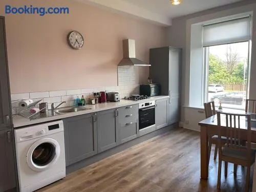 5 minutes from Loch Lomond - Newly Renovated Ground Floor 1-Bed Flat - Image 1