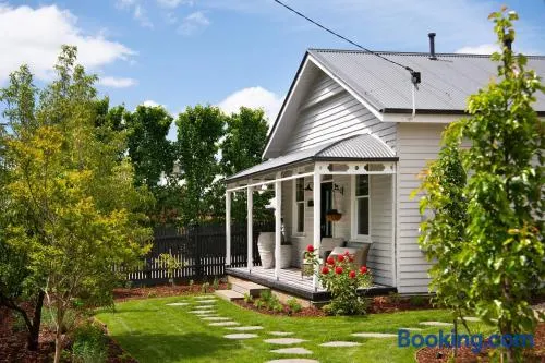 Wayward Cottage - Image 1