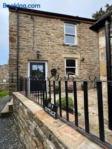Ivy Cottage - Image 1