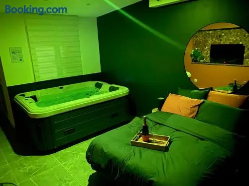 Le Cocoon Evasion Spa Jacuzzi - Image 1