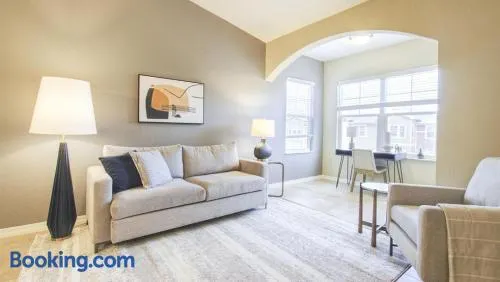 Landing Modern Apartment with Amazing Amenities (ID8368X45) - Image 1