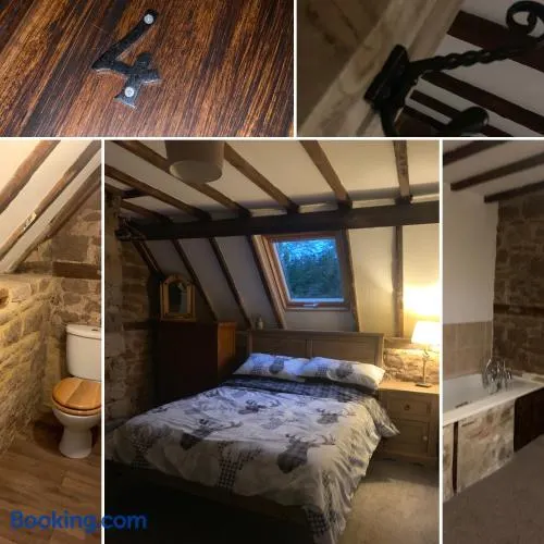 Crosskeys Inn Guest Rooms in Wye Valley - Image 1