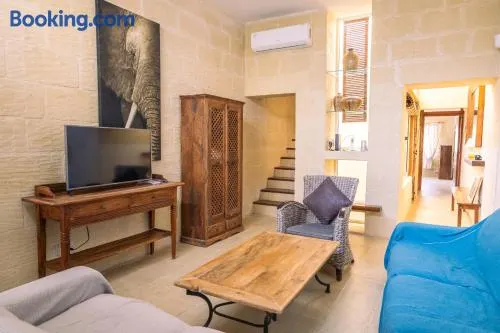 Tranquil 2-Bedroom Escape - Image 1