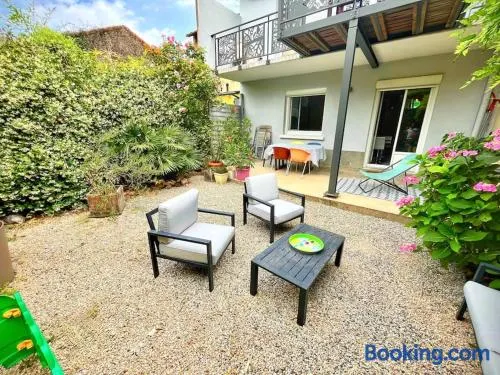 Charmant appartement centre ville jardin - Image 1