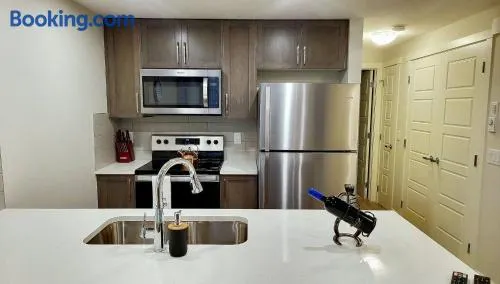 Cozy Rockland Park Unit+Parking - Image 1