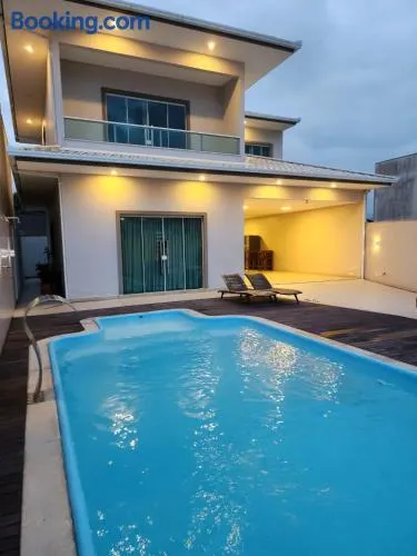 Casa de alto padrão com piscina - Image 1