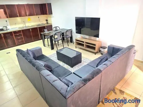Luxury 1-Bedroom Suite Near All Amenities - Image 1