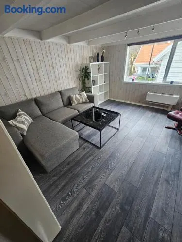 Koselig enebolig i Sentrum - Image 1