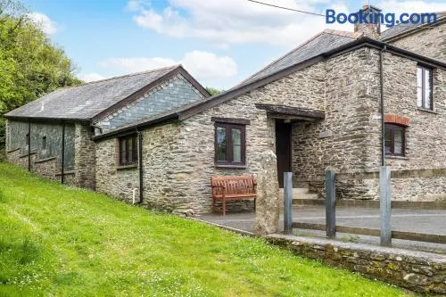Fabulous 4 Bed Barn with Shared Pool, Noss Mayo - Image 1