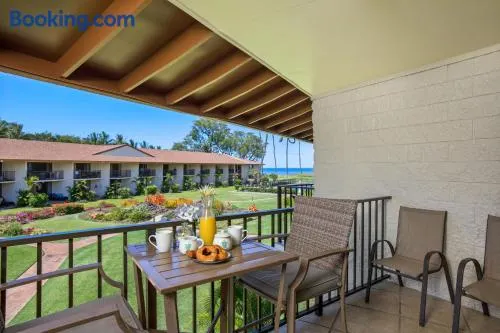 Beautiful 1 Bedroom Condo with Ocean Views | Oceanfront - Image 1