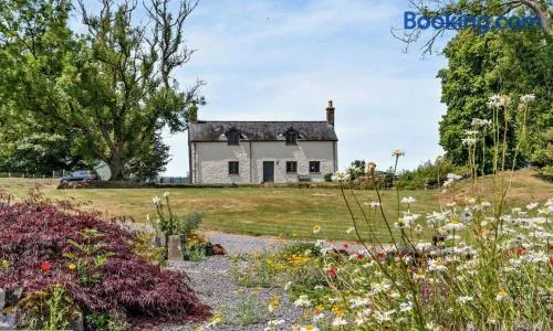 Oysterlow - A beautiful country cottage with estuary views and enclosed garden - Image 1