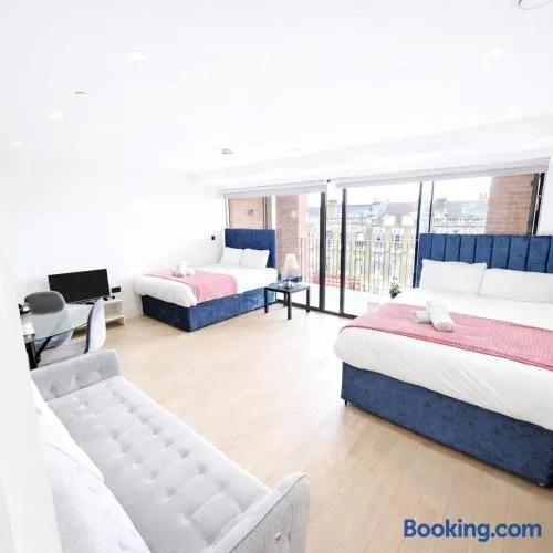 Boleyn Apartment in London - Image 1