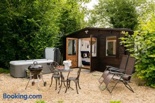 Copperbeech Hut - Romantic Hideaway with a Private Hot Tub - Image 1