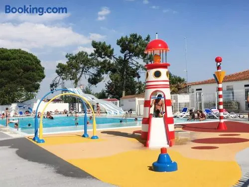 Camping Escale du Perthuis - Image 1