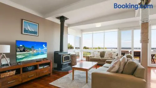 Metung Lake House - Panoramic Lake Views - Image 1