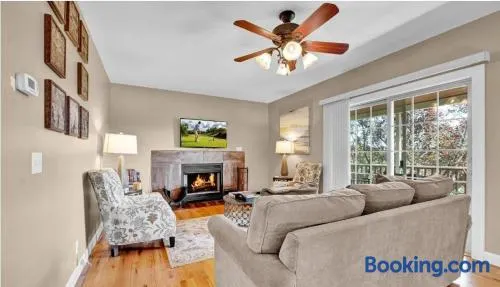 4 BR oasis with hot tube - Image 1