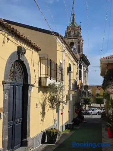 Esclusivo Cortile Duca D'Aosta ai piedi dell'ETNA - Image 1