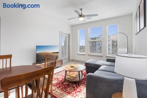 Luxury Apartments Near Airport - Image 1