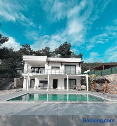 Bodrum Kızılağaçta özel havuzlu geniş bahçeli lüks Villa - Image 1