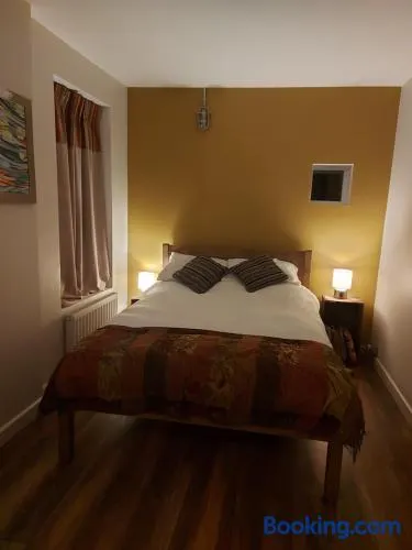 Cosy room in canalside home - Image 1