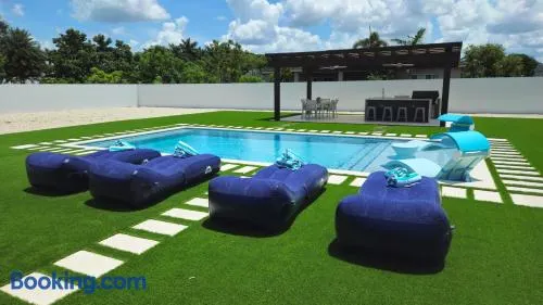 Sunny Oasis with private pool - Image 1