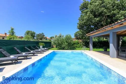 Villa con piscina, terraza y barbacoa - Image 1