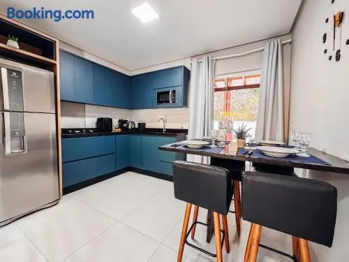 Casa Nova e Completa | 2 Suítes com Ar | Área Gourmet | 2 Vagas - Image 1