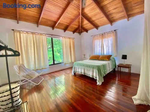 Lofty, fully equipped apartment in the heart of Montezuma - Image 1