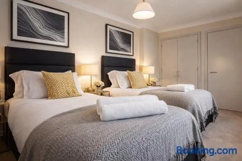 City Retreat with Free Parking and Walking distance from City Centre - Image 1