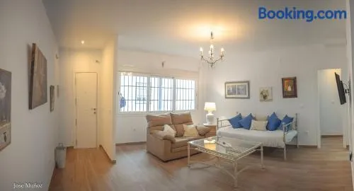 Modern Apartment in Peñaflor with Air Conditioning - 85 m² - Image 1