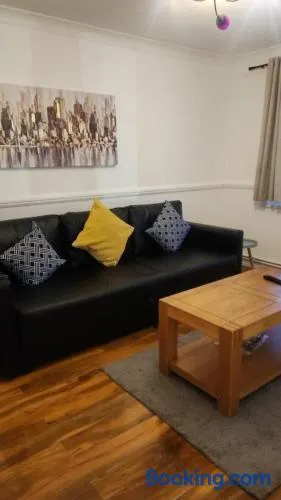 Cozy Haven, Sleeps 2, Fast W-Fi, Free Parking - Image 1