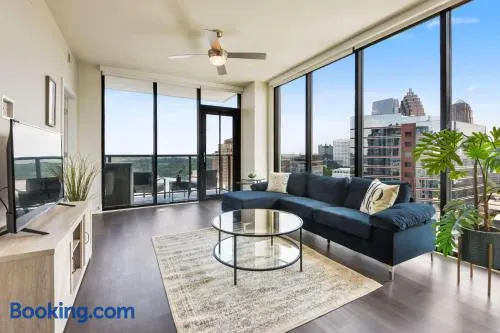 Amazing Midtown 2 bdrm - Image 1