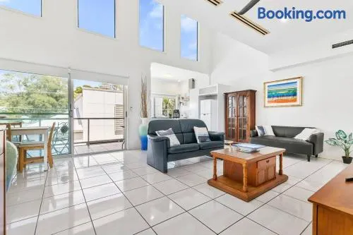 Smooth Sailing -Modern 2 bedroom apartment! - Image 1