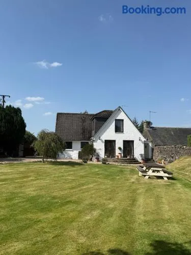 Countryside Farmhouse - Glasgow - Sleeps 6 - Image 1