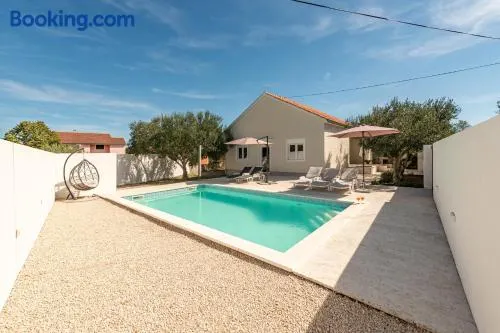 Pool House Olive - Happy Rentals - Image 1