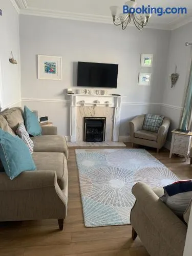 Perfect base for 8, pets allowed - Image 1