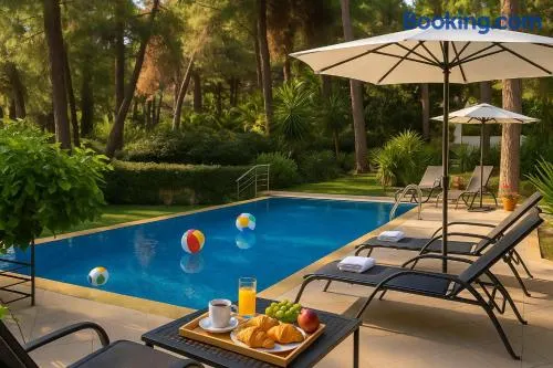 Hera's Resort with Private Pool and Lush Garden - Image 1