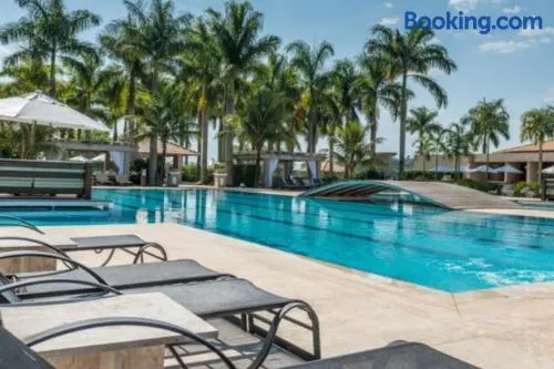 Resort&House,4 Quartos, 8 pessoas, Beach tenis, Bike, Golfe, Pesca, Ar, Wifi fibra, TV a cabo e Lareira - Image 1