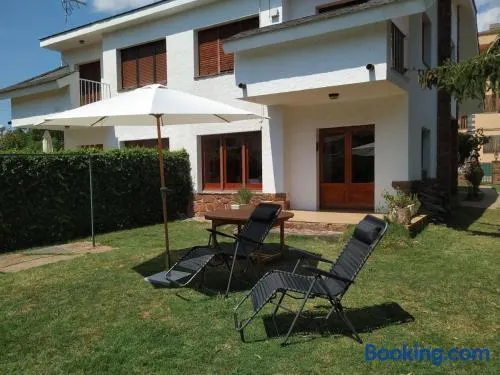 Casa amb jardí i llar de foc - Image 1