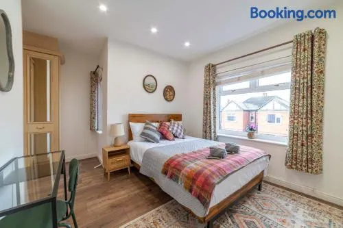 Beautiful Three Bedroom House - Manchester Escape - Image 1