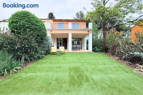 Villa mit Terrasse, Pool und Garten | Perfekt für die Arbeit von Zuhause - Image 1