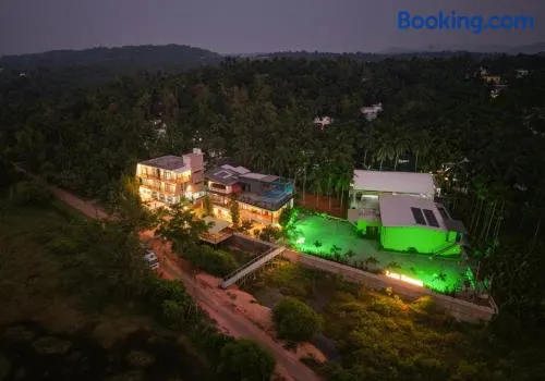 Lake Breeze Resort - Image 1