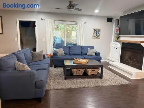 Full townhouse near Shem Creek & Downtown with Hot Tub - Image 1