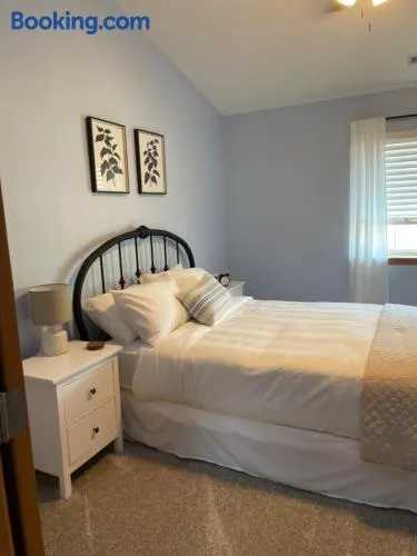 Stunning Executive Townhome in Private HOA - Image 1