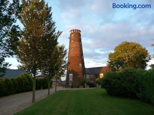 The Old Mill, 7 storey,, dog friendly outdoor pool & bbq - Image 1