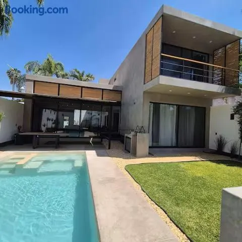 Encantadora casa con alberca privada - Image 1