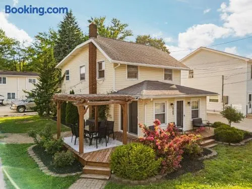 Peach Beach Retreat, 5 bedroom, Devils & Round Lake - Image 1
