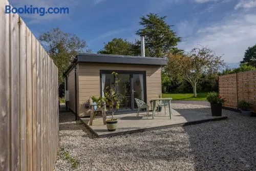 Olverstone Lodge, a beautiful Cornish lodge with wood burner & garden - Image 1