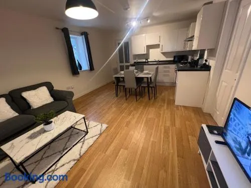 Charming one bedroom flat in Stonehouse - Image 1